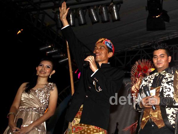 Jokowi Rayakan Tahun Baru Bersama Warga