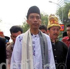 Tak Siapkan Sanksi, Jokowi: Semua PNS Pasti Ikut Aturan Pakai Baju Betawi