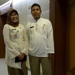 Pegawai Pemprov DKI Luwes Pakai Baju Betawi