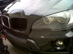 Polisi Buka Selubung yang Tutupi BMW X5 Rasyid, Air Bag Masih Mengembang