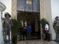 Perampok Bercelurit Satroni Hotel Grand Palace Yogya & Lukai Resepsionis