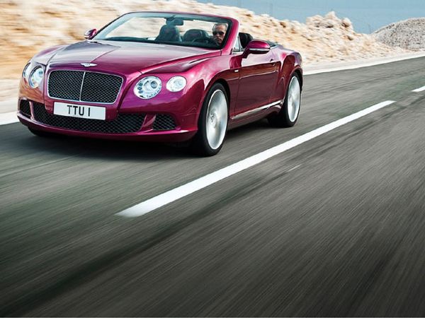 Mobil Beratap Terbuka Paling Ngebut