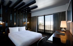 Kondom & 4 Benda Paling Aneh yang Tersaji di Minibar Hotel