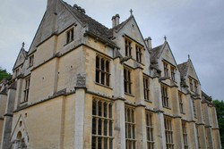 Ini Dia 5 Bangunan Paling Misterius di Dunia