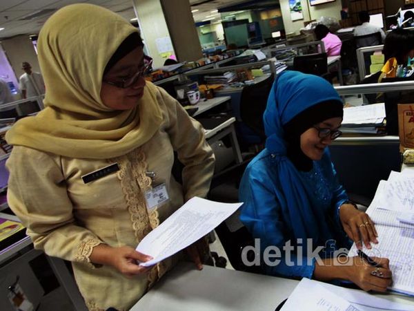PNS DKI Jakarta Pakai Busana Betawi