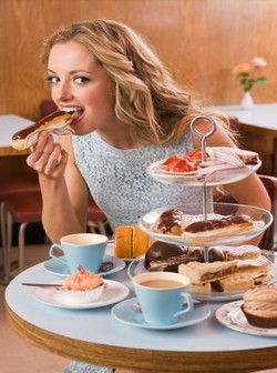 4 Cara ini Bisa Atasi Rasa Bersalah karena Kebanyakan Makan