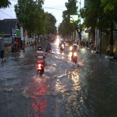 Kota Bojonegoro Dikepung Banjir
