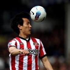 Augsburg Pinjam Penyerang Sunderland