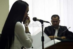 Cuma Bisa Berdoa, Angie Minta Hakim Adil Beri Hukuman
