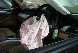 Detik-detik Kecelakaan Maut BMW X5 vs Luxio