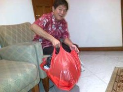 Bawa Berkas 15 Kg, Bapak Ini Mengadu ke Ahok Soal Kios Pasar Kramat Jati