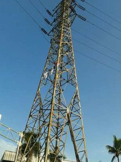 Diduga Stres, Pria Berbaju Pocong Gantung Diri di Tower PLN Senen