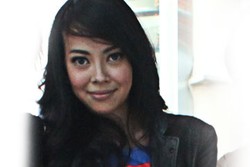 Pemain Biola She Mundur dari Band