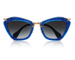  Tampil Klasik dengan Kacamata Cat Eye