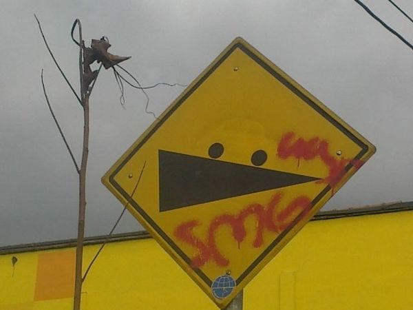 Rambu Lalu Lintas Dicoret-coret