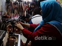 Berburu Oleh-oleh Kota Angin Mamiri