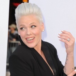 Dituduh Tak Bayar Royalti, Pink Dituntut Mantan Produser