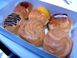 Wouw! Vla Durian Segar Lembut Meleleh dari Sus Durian