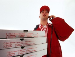 Petugas Layan Antar Pizza Juga Bisa Terancam Nyawanya