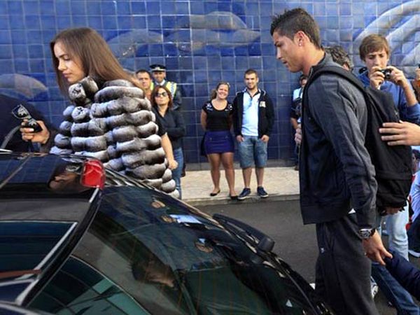 Cristiano Ronaldo Tampil dengan Kekasih di Awal Tahun
