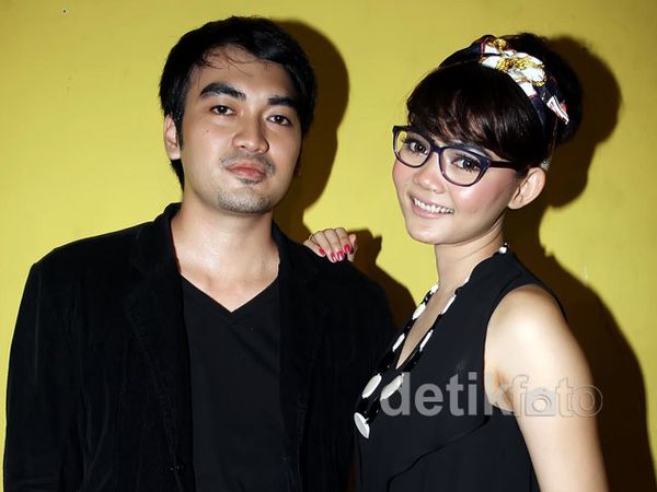 Serasinya Rina Nose & Suami