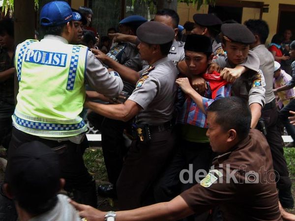 Sidang Terdakwa Pembunuhan di Situbondo Ricuh