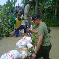 Tanggul Jebol, Luapan Bengawan Solo Banjiri Perkampungan di Tuban