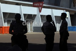 Rencananya ratusan suporter Persija akan berdemo menuntut kejelasan nasib pemain senior kepada manajemen Persija.