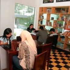 Asyiknya Nongkrong Sambil Belajar di Potluck