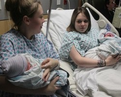 Kompak! Kakak-adik Kembar Melahirkan di Hari yang Sama