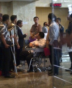 Dendy Ditahan, Ibunda Langsung ke Guntur dan Membawakan Peralatan Tidur