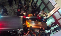 Ambulans Pembawa 2 Jenazah Terduga Teroris di Makassar Dikawal Ketat