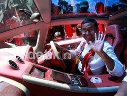 Ferrari Dahlan Iskan Mau Mandi Kembang