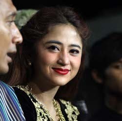 Kabar Pernikahan Depe & Abu Bakar Hanya Rekayasa