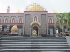 Pungli Di Masjid Kubah Emas
