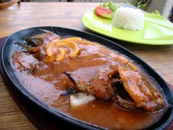 Alamak, Enaknya Gurame Hotplate yang Berendam Saus BBQ!