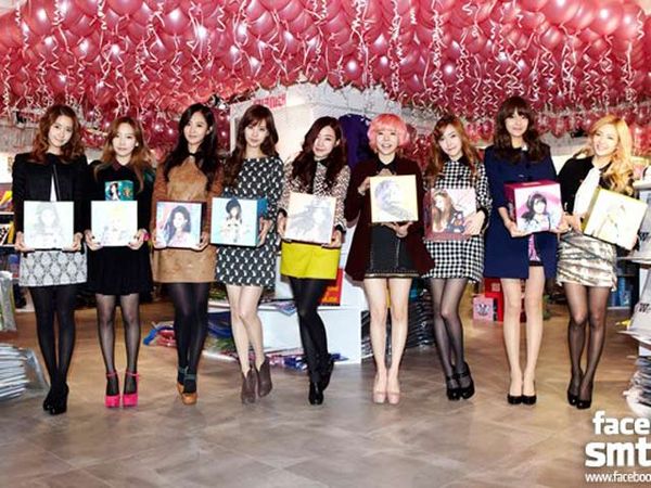 Yuk, Belanja Merchandise SNSD di SMTown Store!