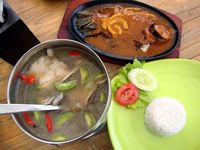 Menikmati Semilir Angin Sambil Menyeruput Kuah Sup Gurame