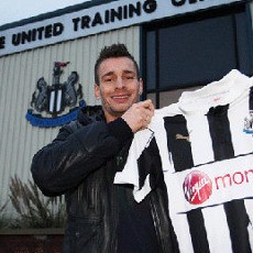 Newcastle Rekrut Debuchy