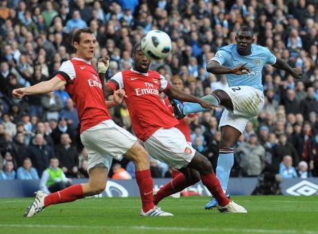 Squillaci-Djourou Bisa Tinggalkan Arsenal