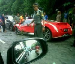 Tabrak Tebing & Tiang Listrik, Ferrari Listrik Dahlan Iskan Rusak Parah