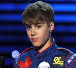 Justin Bieber: Cewek Bikin Saya Sakit Kepala