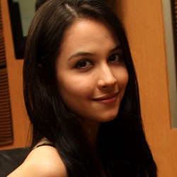 Tampil Seksi, Estelle Linden Terinspirasi Model Lingerie