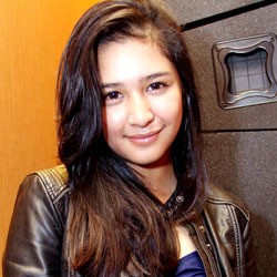 Mikha Tambayong Tak Mau Asal Cinlok dengan Lawan Main