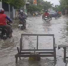 Kota Bojonegoro Masih Terkepung Banjir