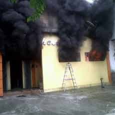 Cafe Keluarga Cheers Terbakar