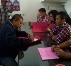 Ayi Vivananda Ambil Formulir Balon Walikota di Kantor PDIP