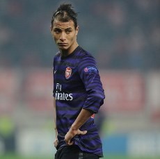 West Ham Resmi Pinjam Chamakh