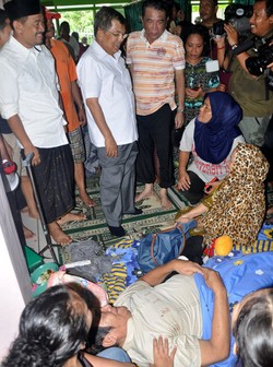 Terjebak Macet, JK Pantau Banjir di Sulsel dengan Helikopter