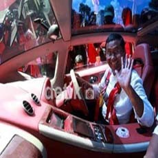 Sebelum Lanjutkan Perjalanan ke Surabaya, Dahlan Nyekar ke Makam Ibunda 